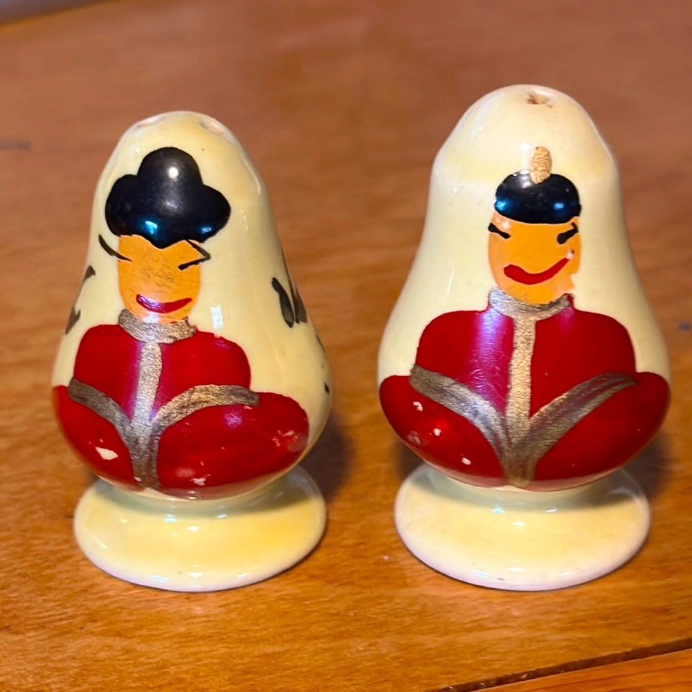 Vintage Asian Salt Pepper Shakers NY Chinatown Souvenir